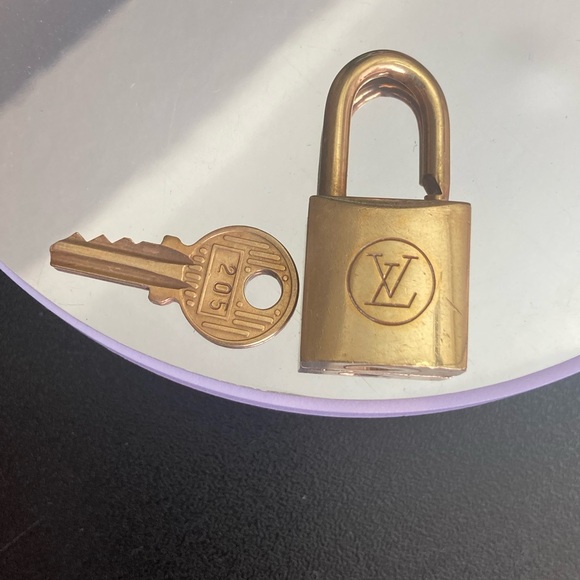 Auth LV 205 this is the 200 series Vintage - Picture 4 of 5